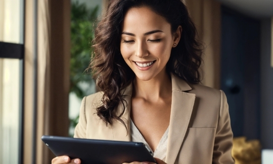 3d Modeling Software, Smile, Tablet Computer, Communication Device, Blazer, Eyelash
