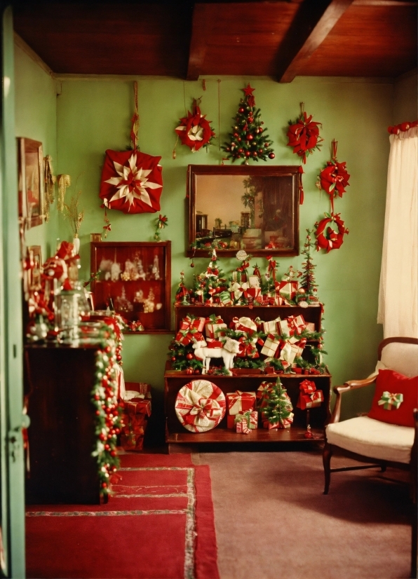 Building, Decoration, Window, Christmas Ornament, Plant, Christmas Tree