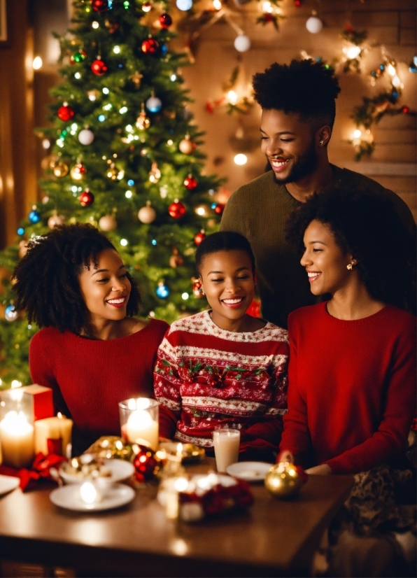 Smile, Christmas Tree, Table, Photograph, Facial Expression, Tableware