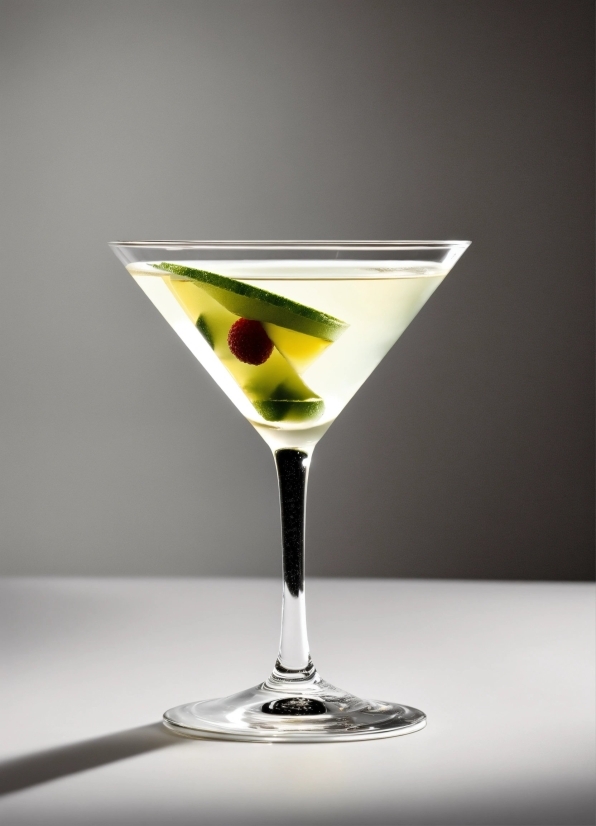 Martini Glass, Tableware, Drinkware, Stemware, Liquid, Cocktail
