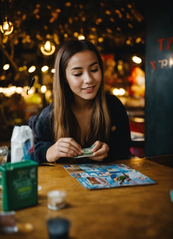Ik Multimedia Windows 11, Smile, Table, Orange, Flash Photography, Happy